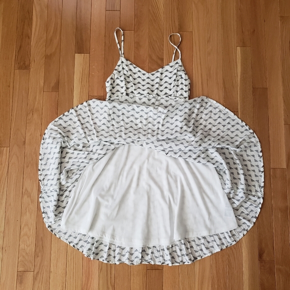 Old Navy white and black patterned dress - Picture 4 of 8
